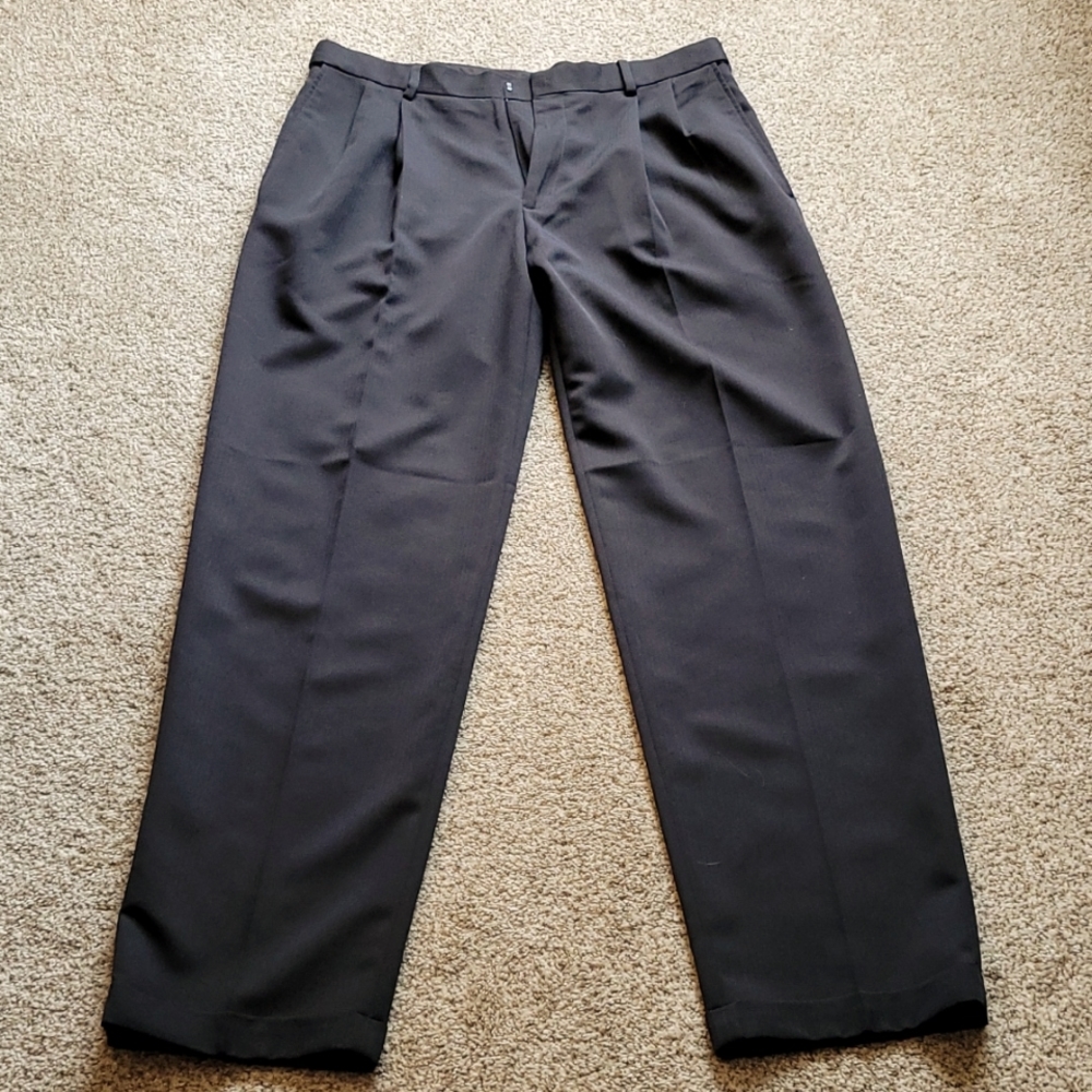 Black Haggar dress pants. Size 34x32.